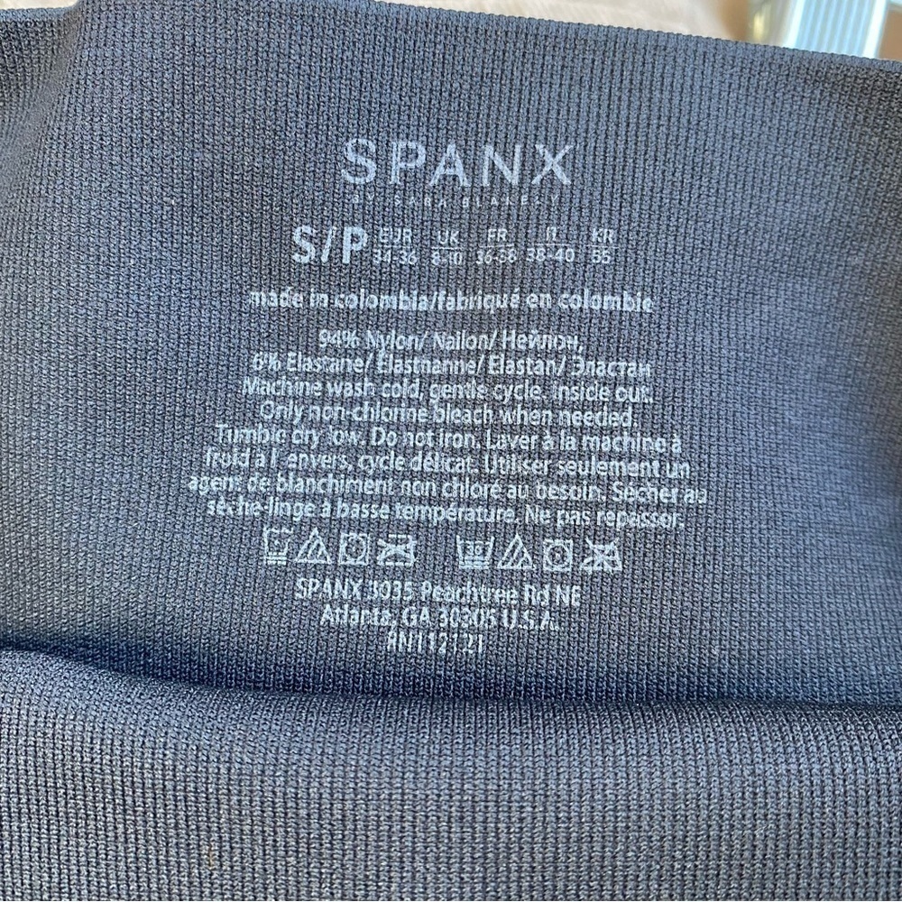 Spanx Camo Look At Me Now Seamless Cropped Leggings Size Small - Picture 6 of 8